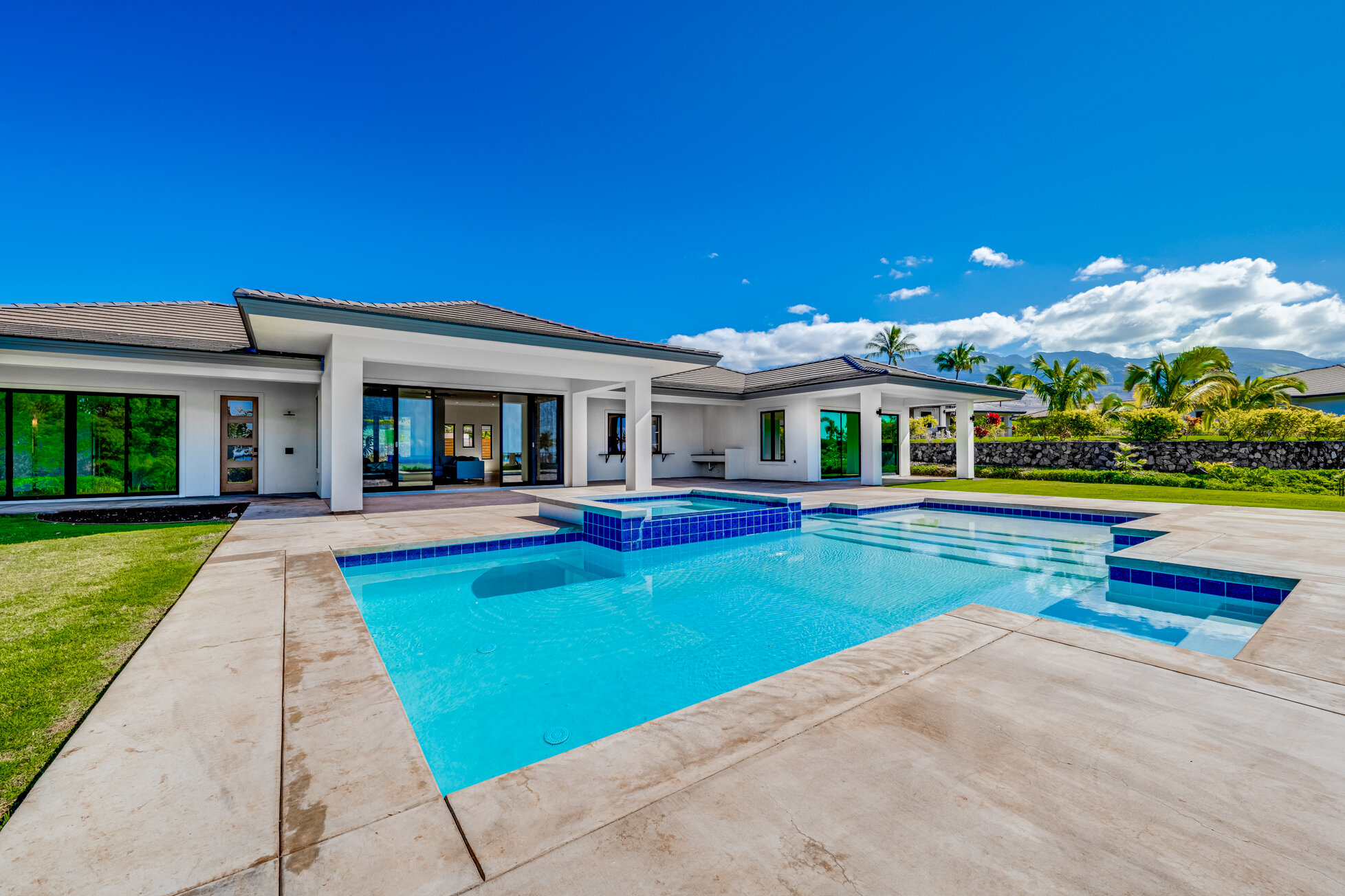 Infinity pool and panoramic ocean view